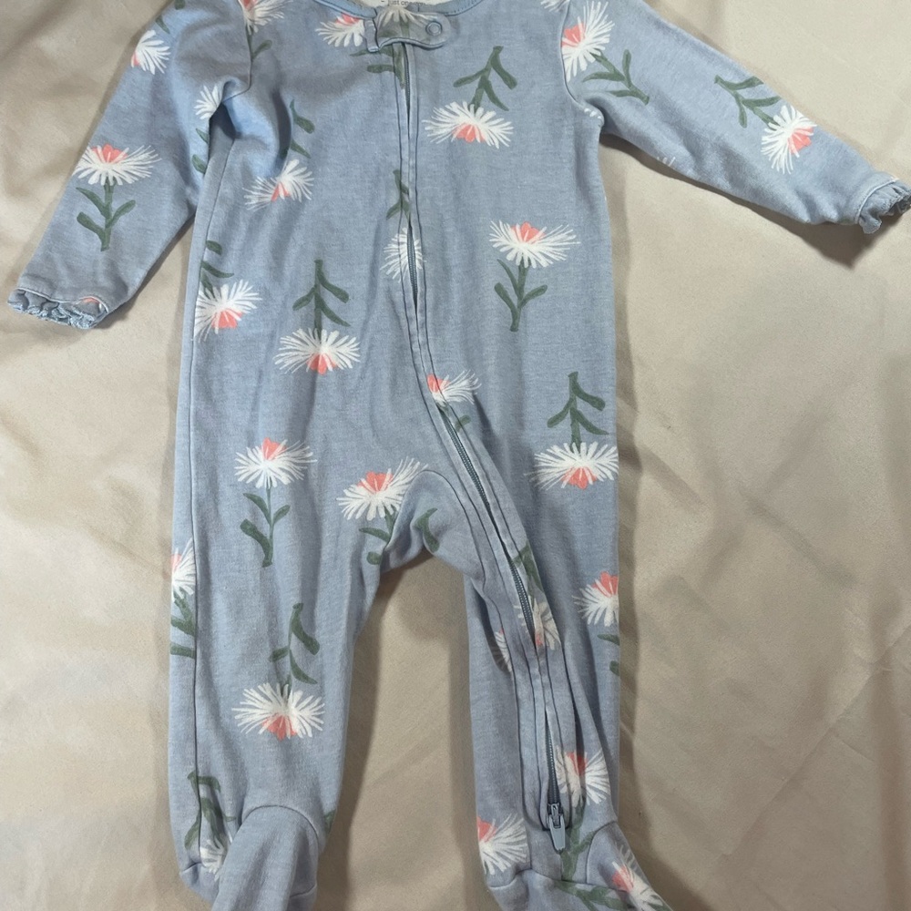 Assorted Baby Girl Onesies Bundle, mostly Carter’s, all NWOT or‎ EUC, Size 6M - Picture 6 of 8